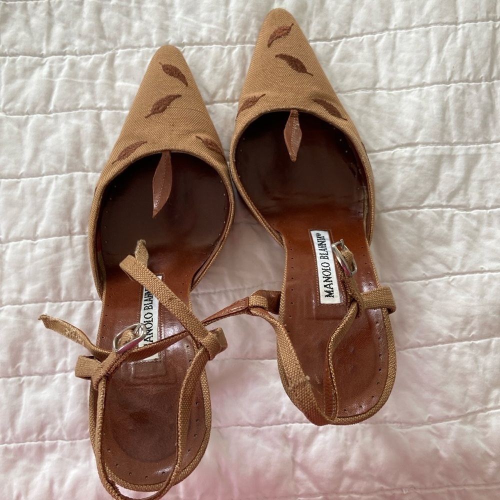 Manolo blahnik tan shoe size 35.5